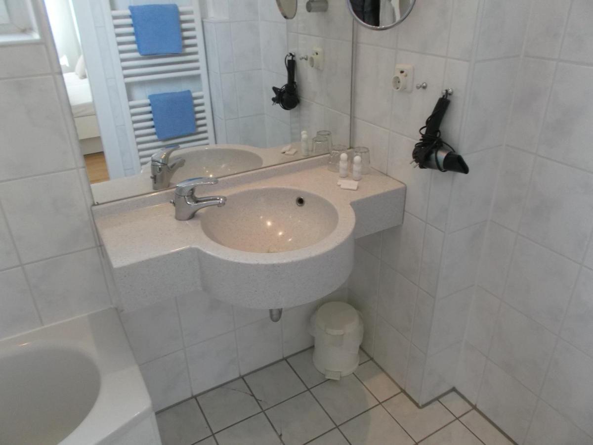 Art Hotel Ufer Дюселдорф Екстериор снимка